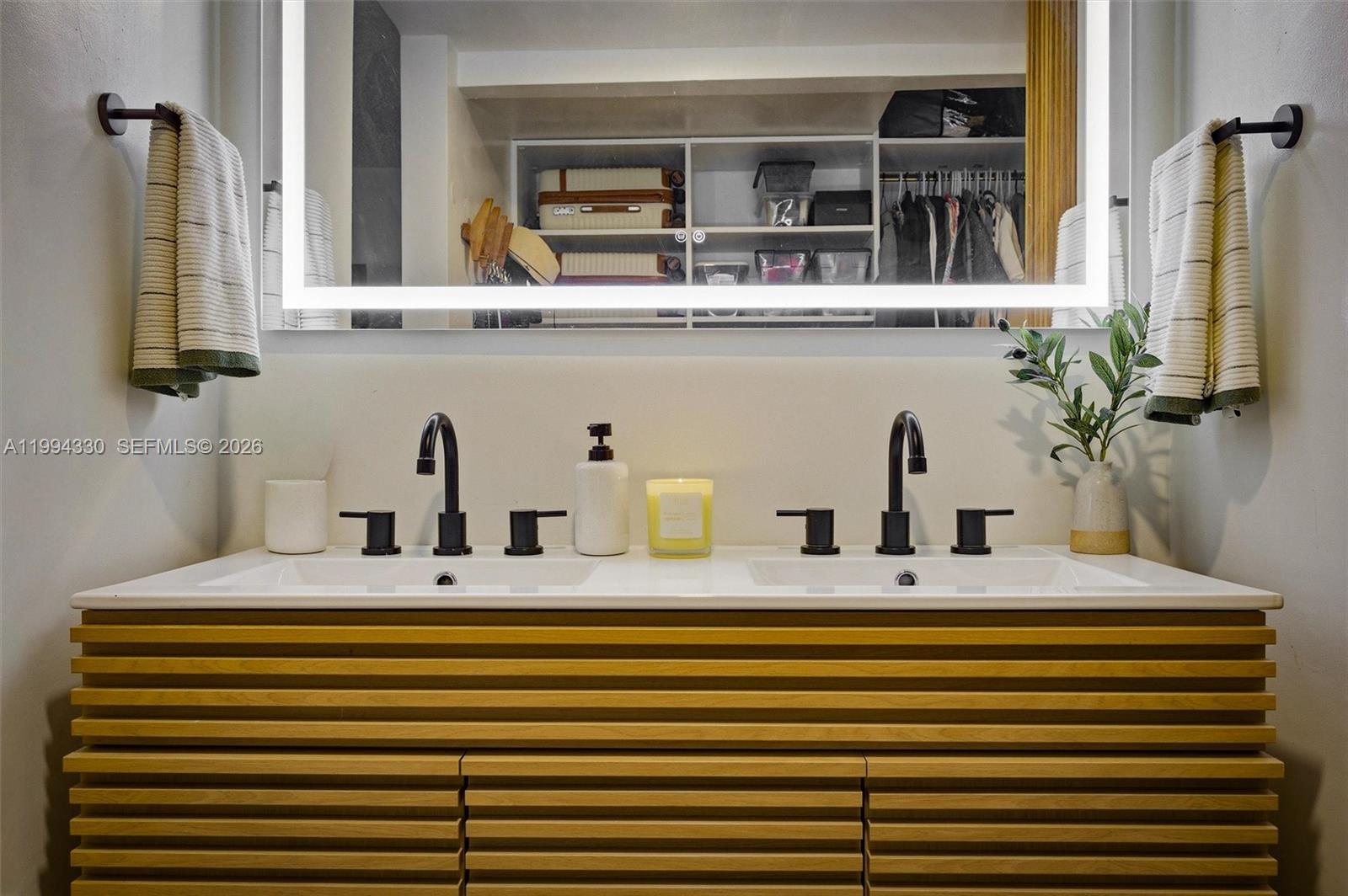 THE TWINS - Residential