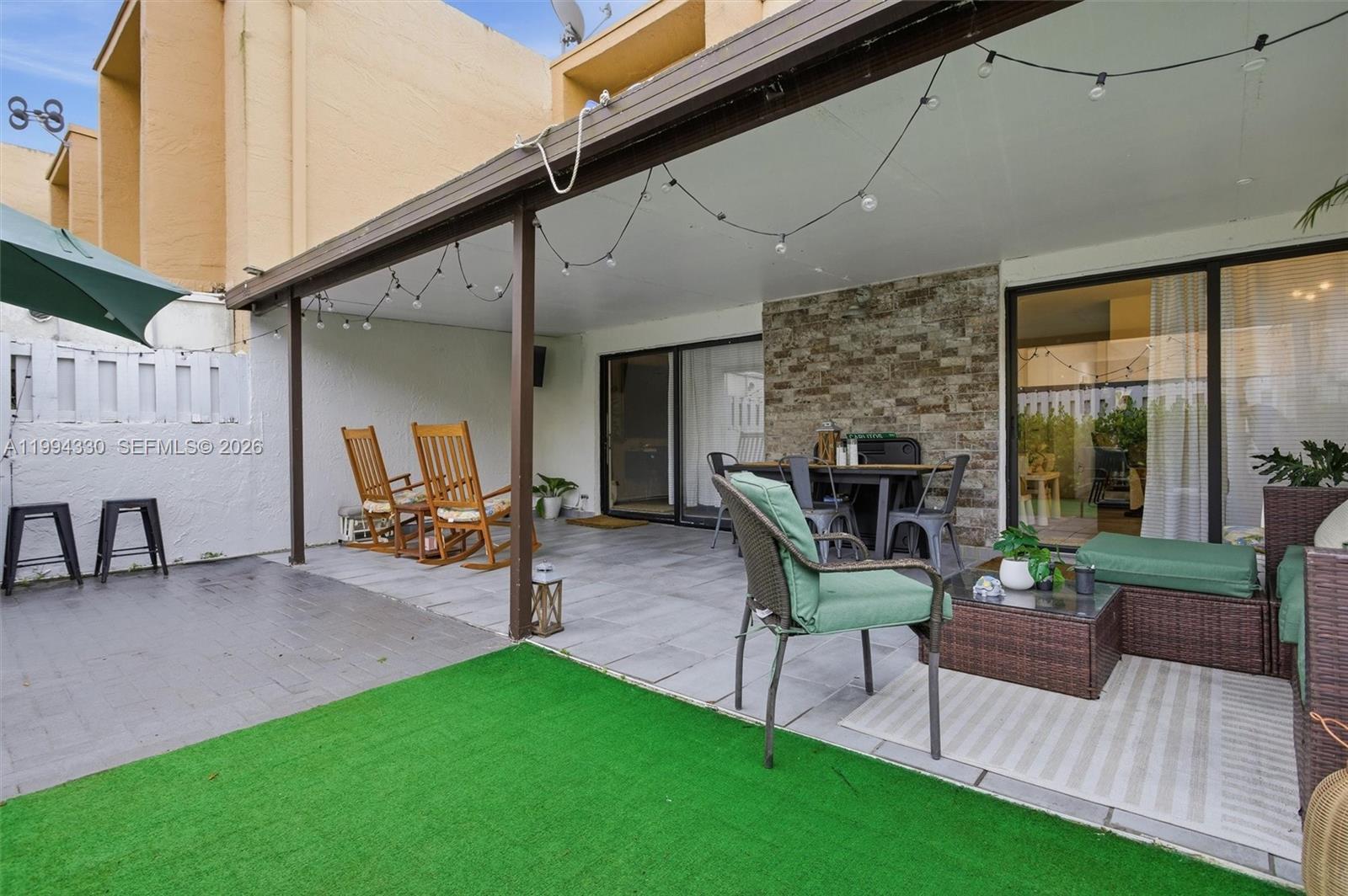 THE TWINS - Residential