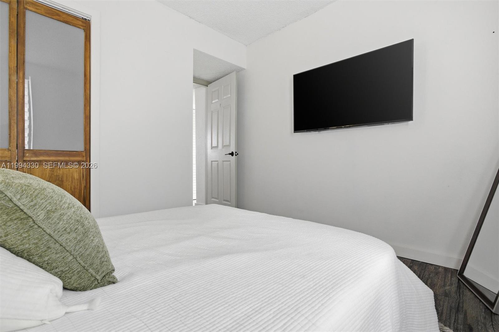 THE TWINS - Residential