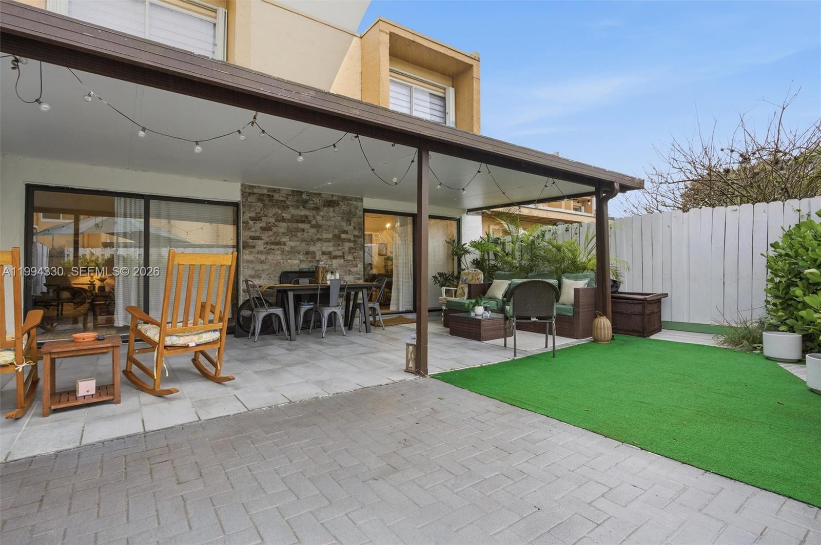 THE TWINS - Residential