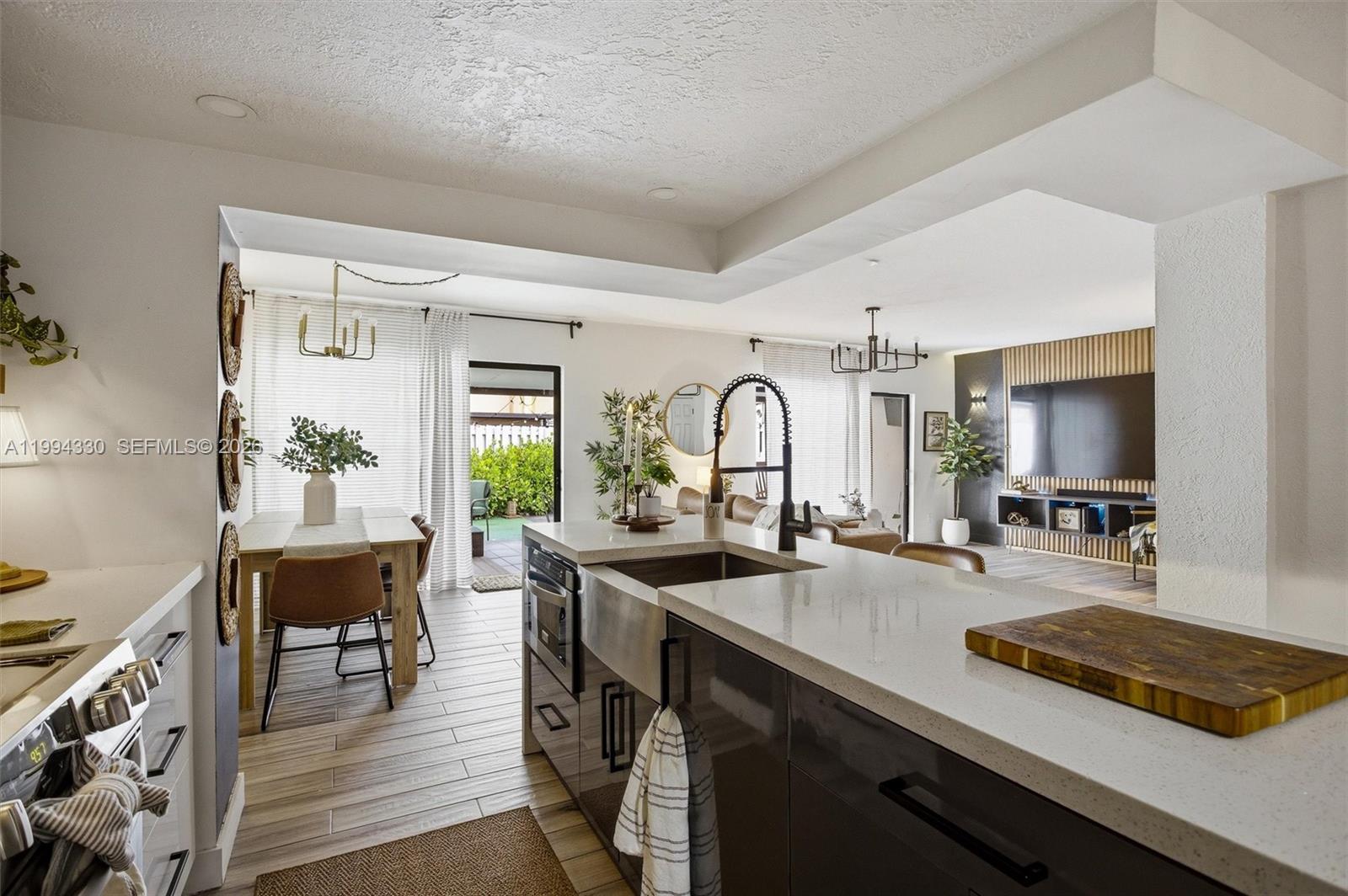 THE TWINS - Residential