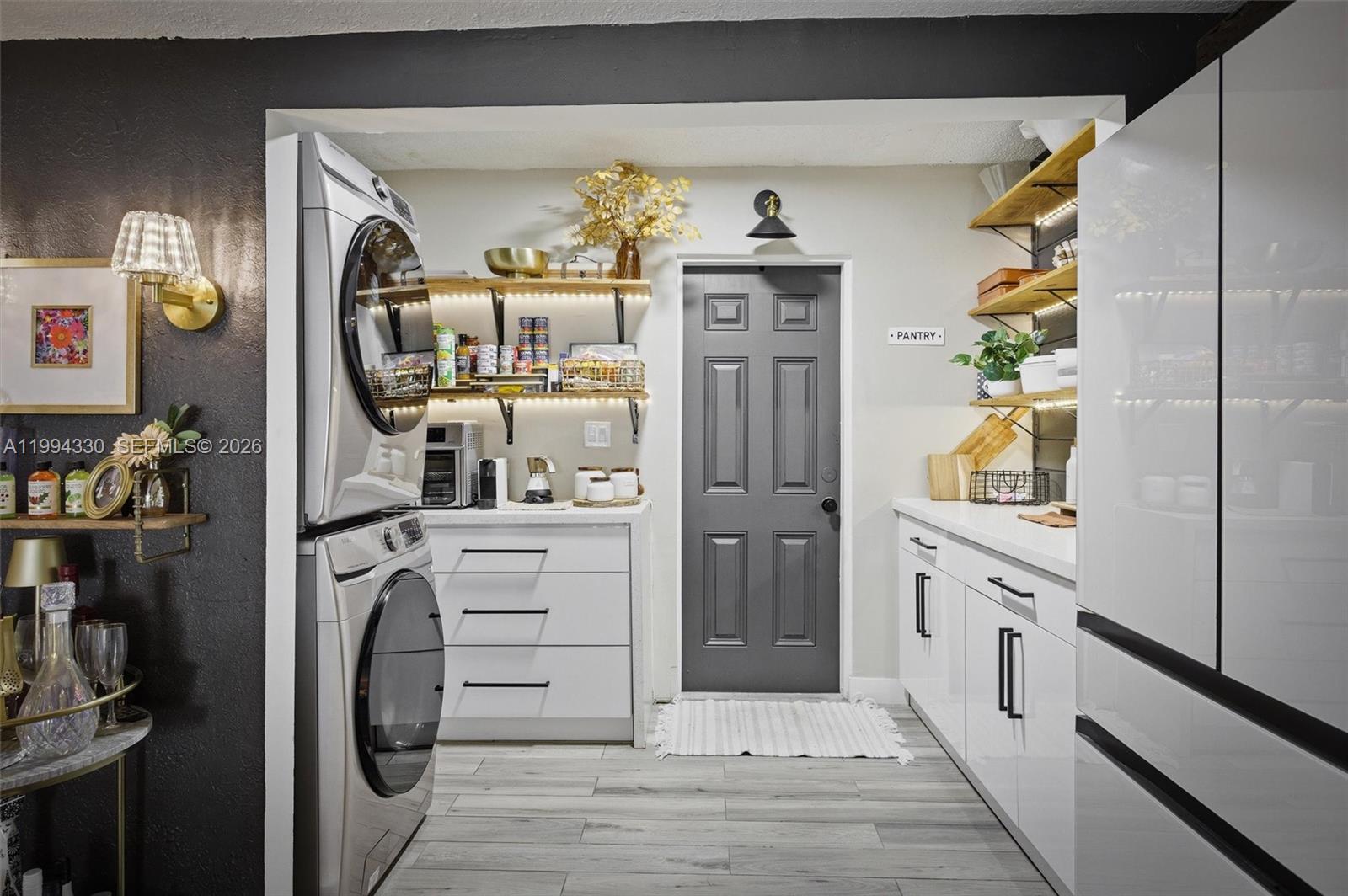 THE TWINS - Residential