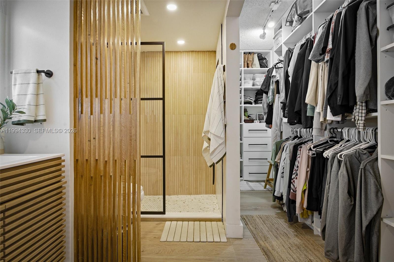 THE TWINS - Residential