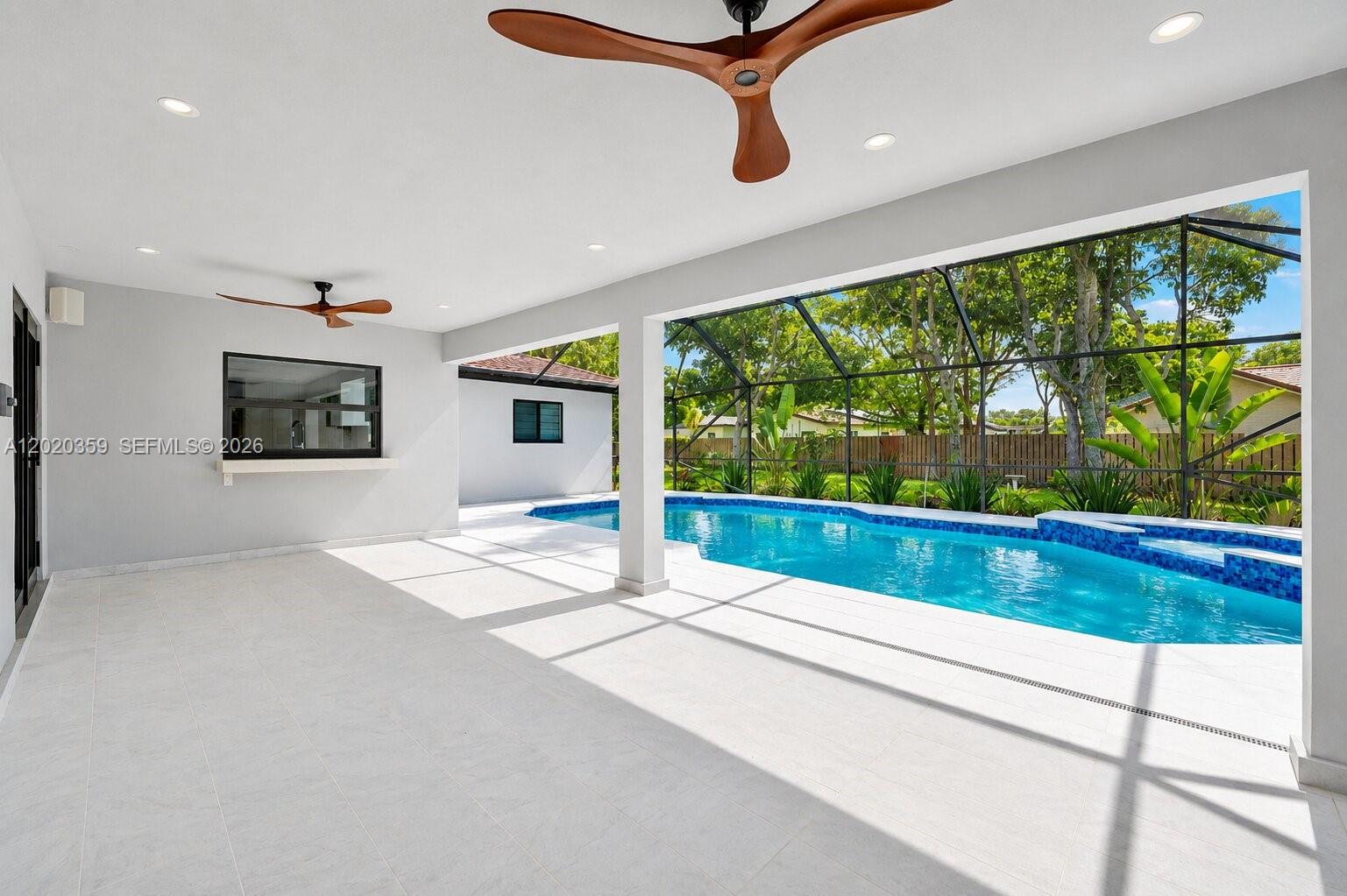 CORAL SPRINGS COUNTRY CLU - Residential
