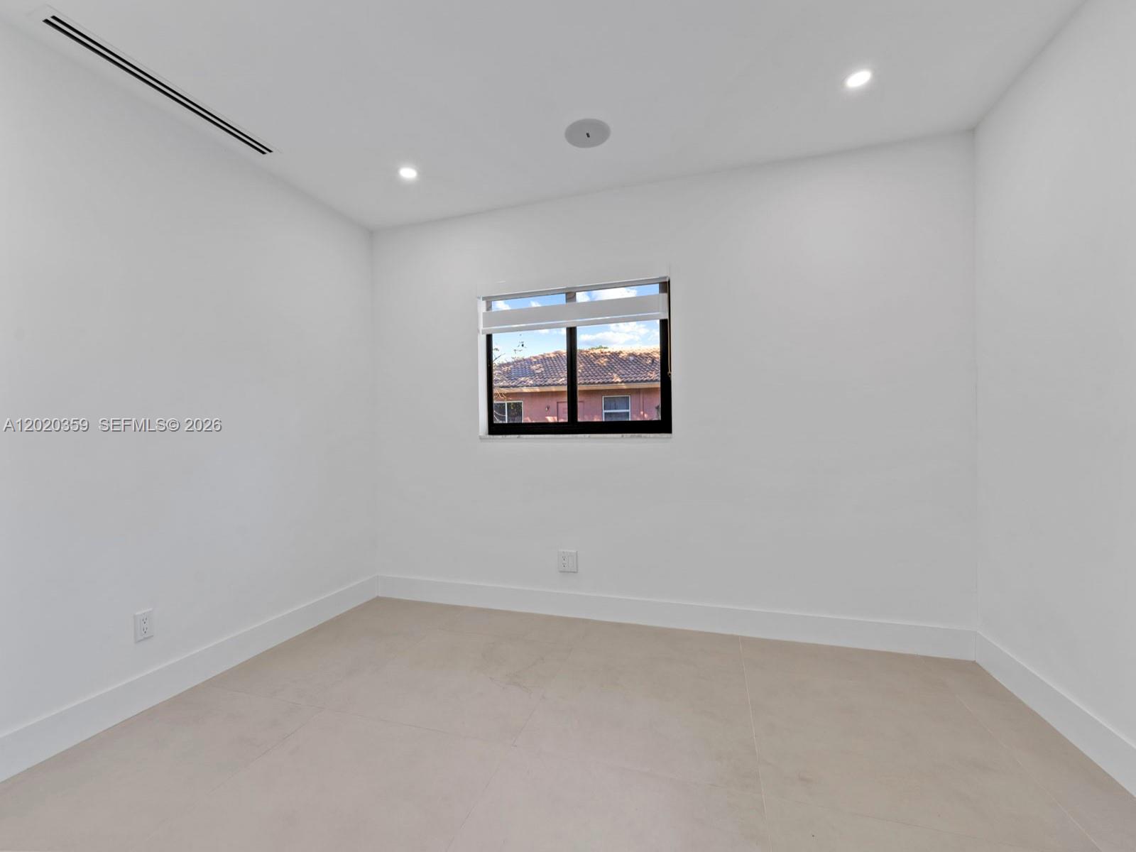 CORAL SPRINGS COUNTRY CLU - Residential