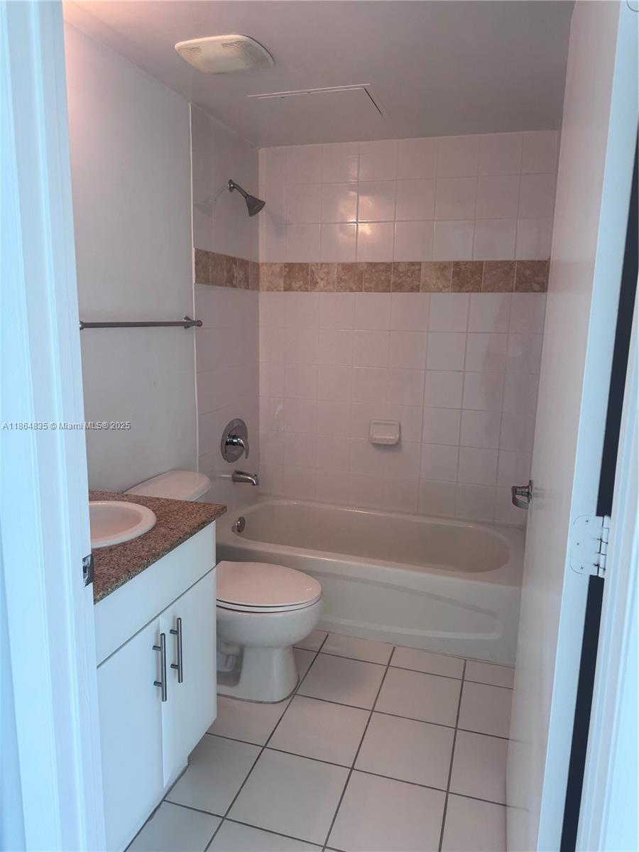 TERRAZAS RIVERPARK VILLAG - Residential Lease