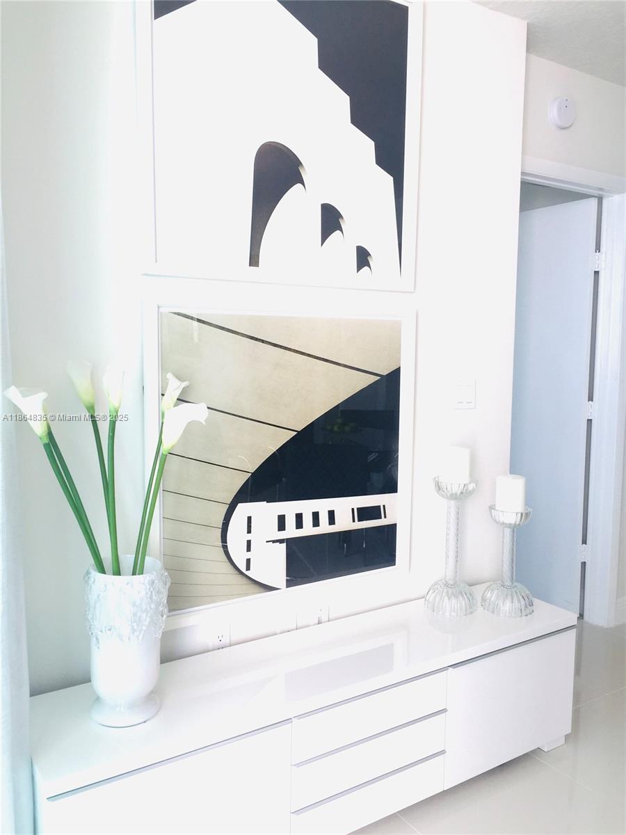 TERRAZAS RIVERPARK VILLAG - Residential Lease