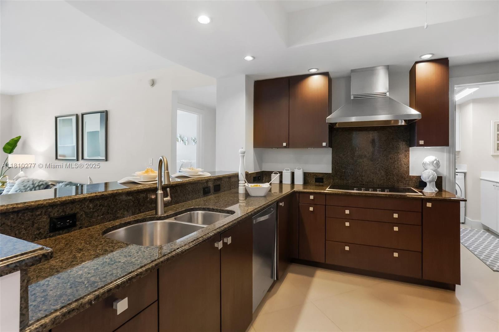 PLAZA AT OCEANSIDE (THE) - Residential