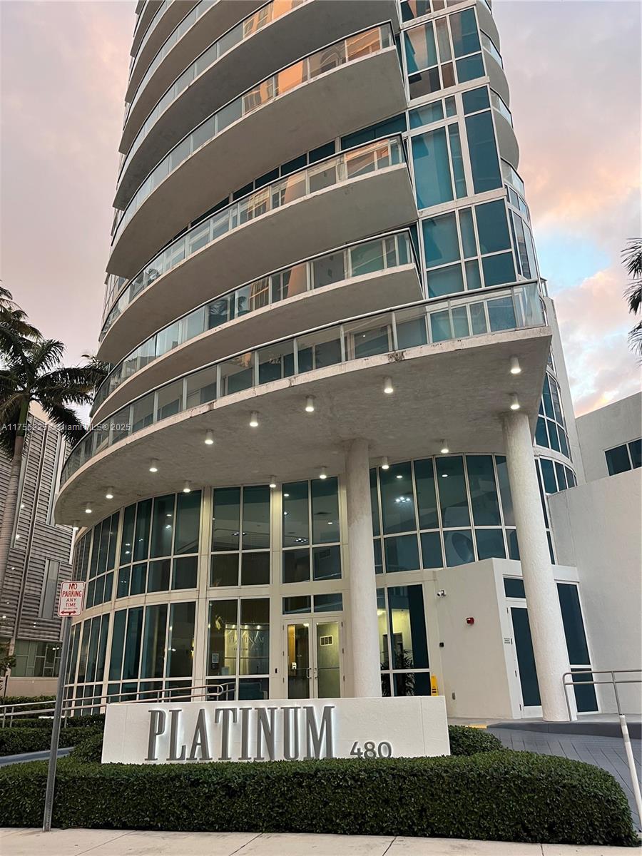 Rental Property at 480 Ne 30th St 1102, Miami, Broward County, Florida - Bedrooms: 1 
Bathrooms: 2  - $3,000 MO.