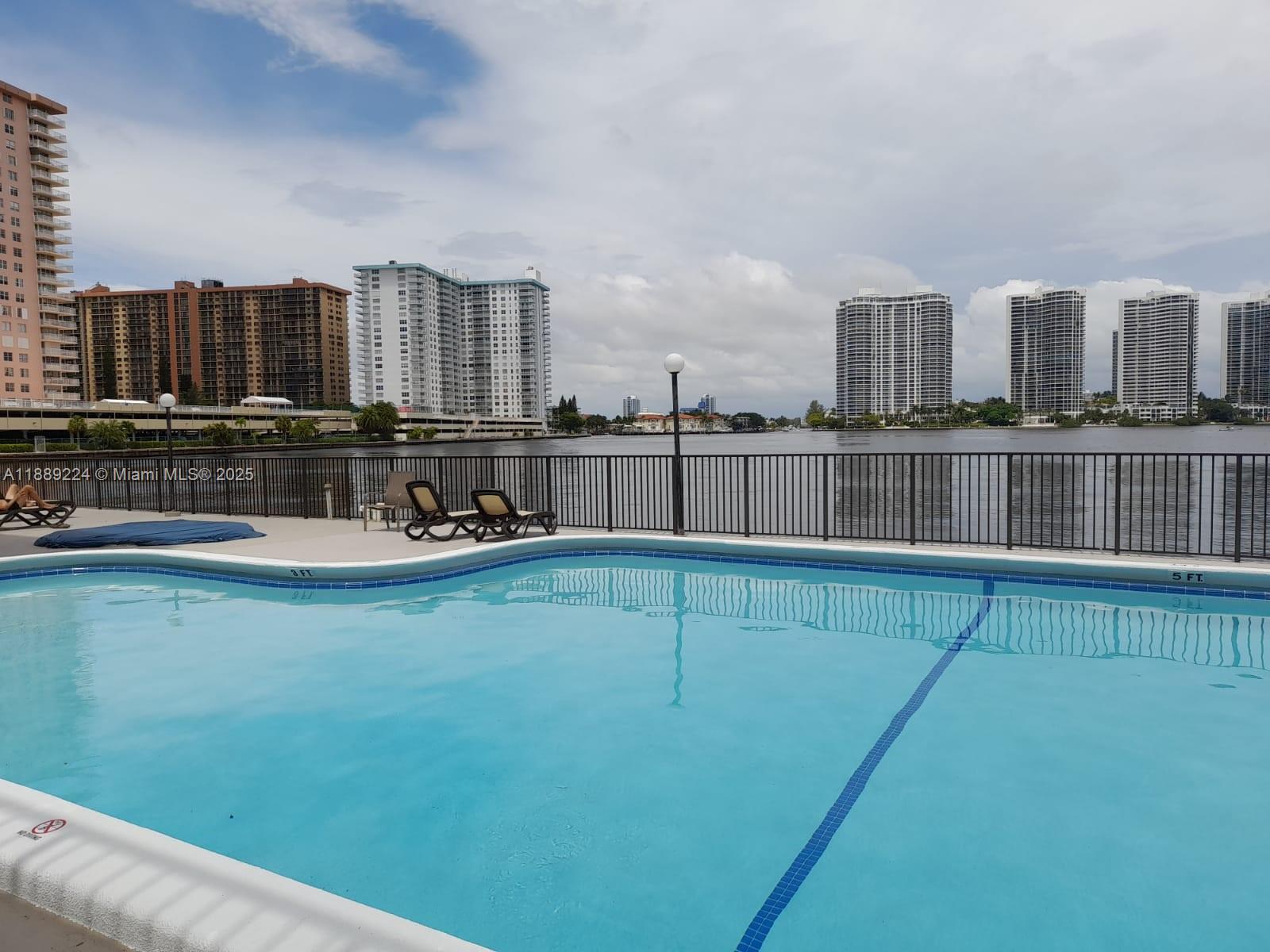 SEASONAL FAIRVIEW HOUSE - Residential Lease