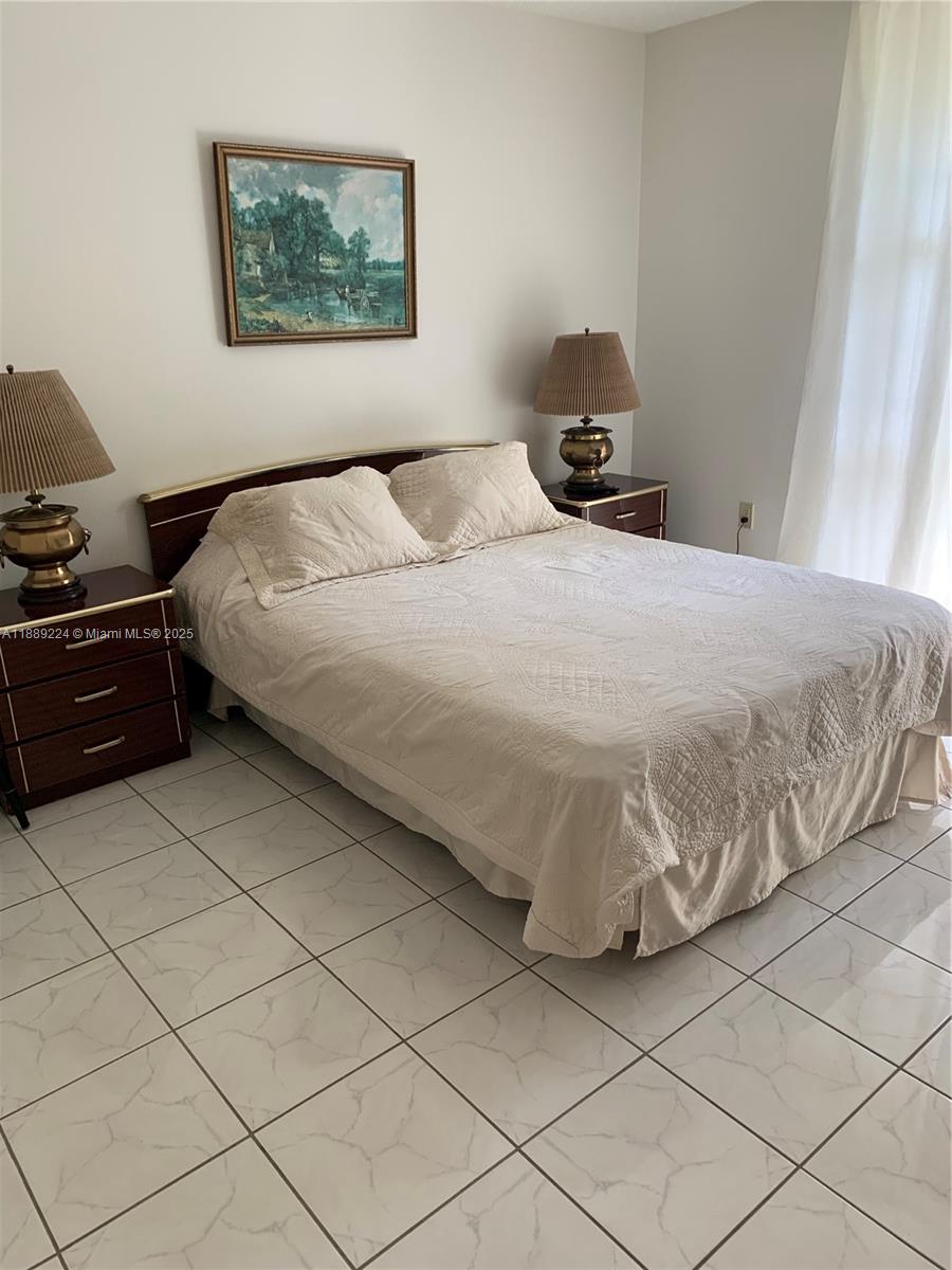 SEASONAL FAIRVIEW HOUSE - Residential Lease