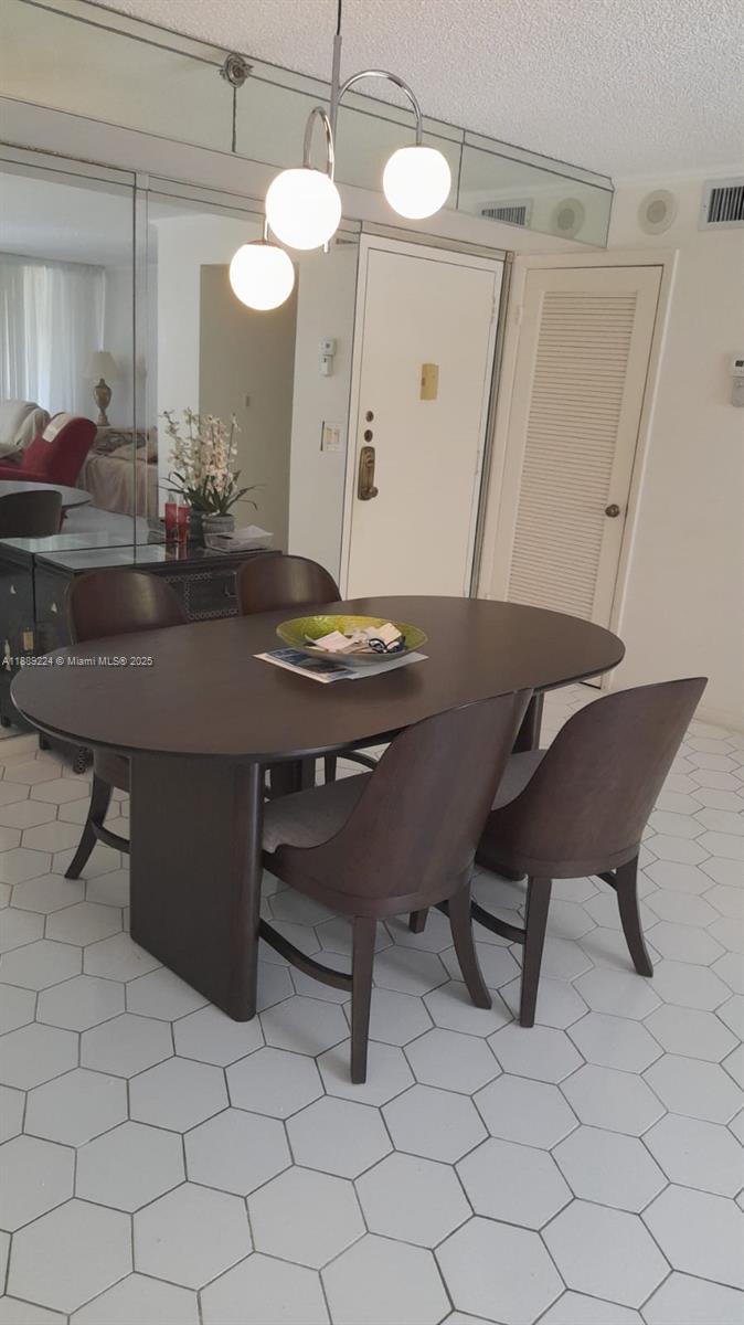 SEASONAL FAIRVIEW HOUSE - Residential Lease
