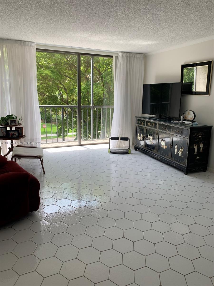 SEASONAL FAIRVIEW HOUSE - Residential Lease