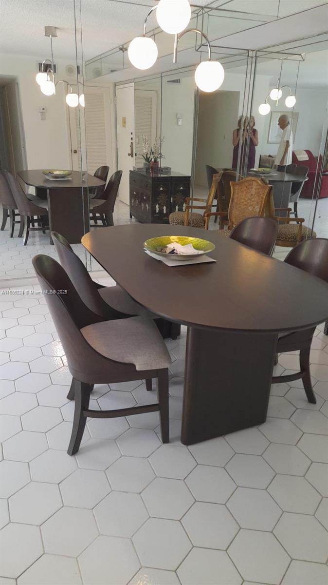 SEASONAL FAIRVIEW HOUSE - Residential Lease