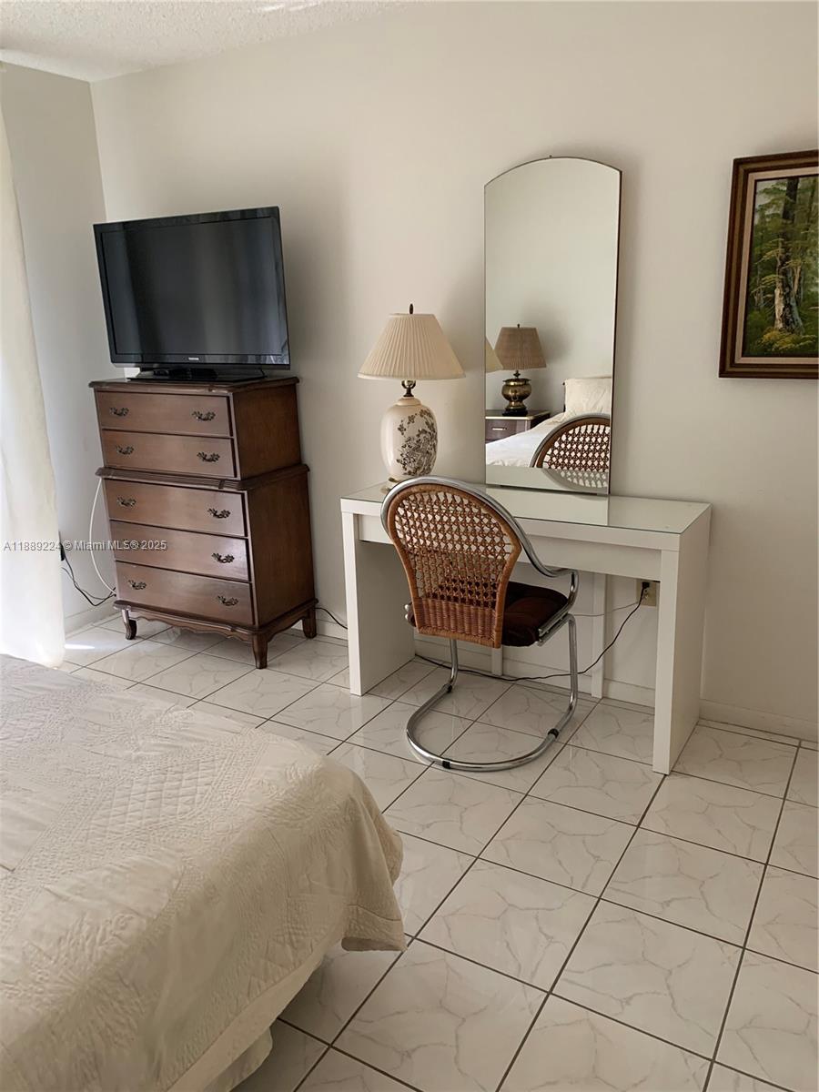 SEASONAL FAIRVIEW HOUSE - Residential Lease