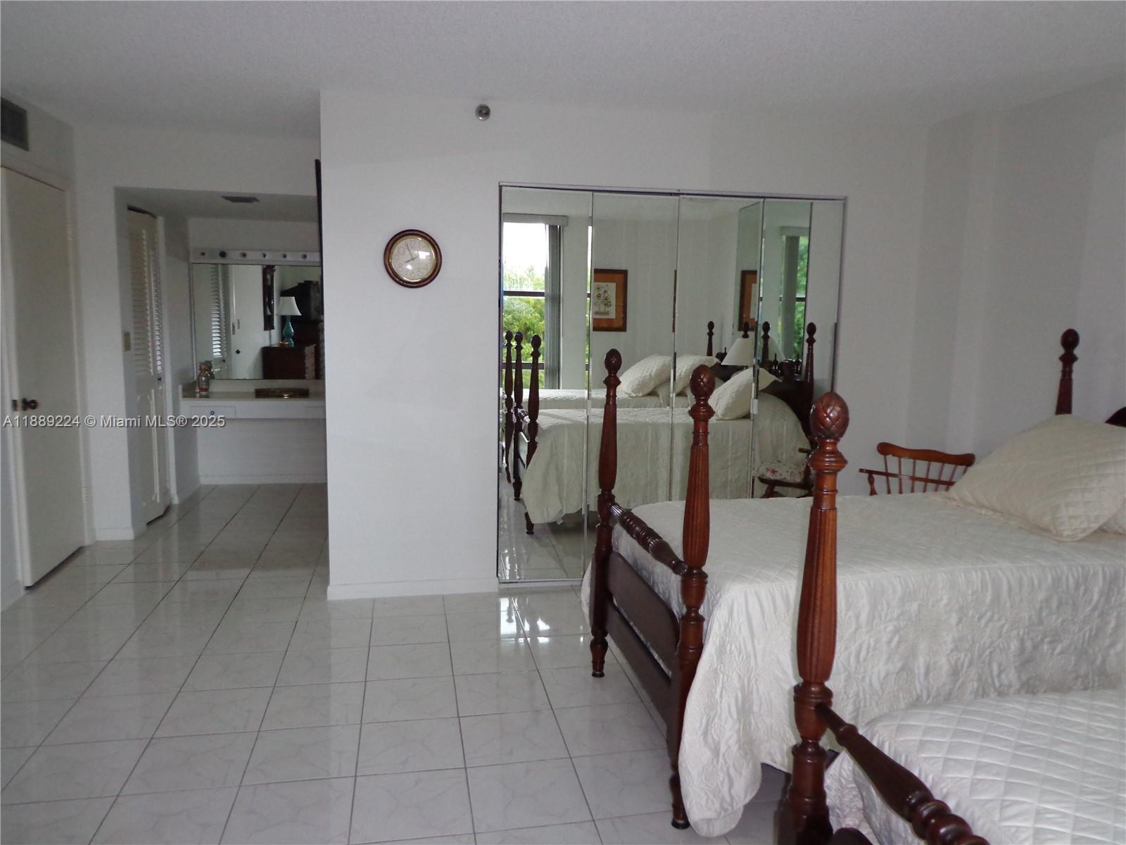 SEASONAL FAIRVIEW HOUSE - Residential Lease