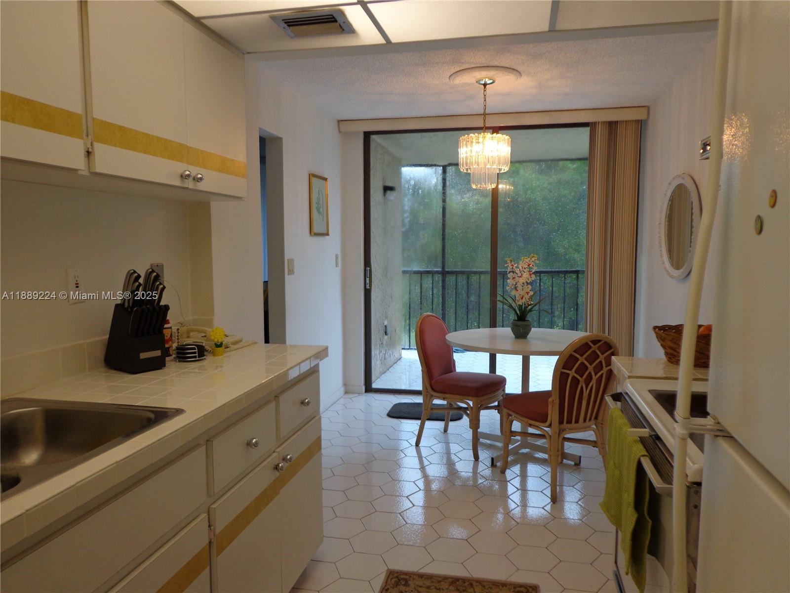 SEASONAL FAIRVIEW HOUSE - Residential Lease