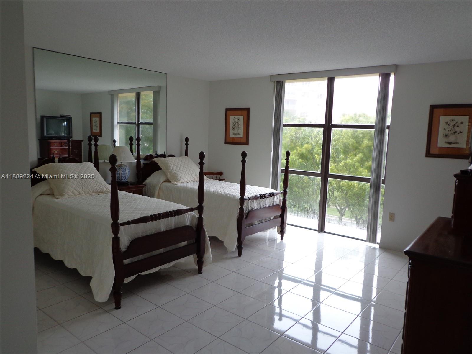 SEASONAL FAIRVIEW HOUSE - Residential Lease