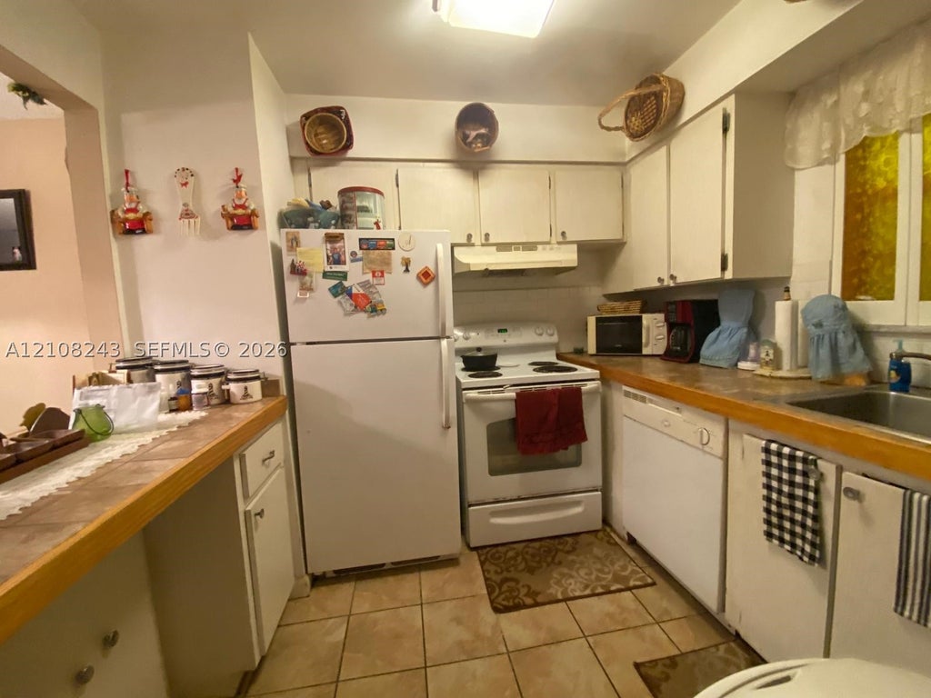 Photo of 6505 Winfield Blvd #B-16, Margate, FL 33063 (MLS # A12108243)