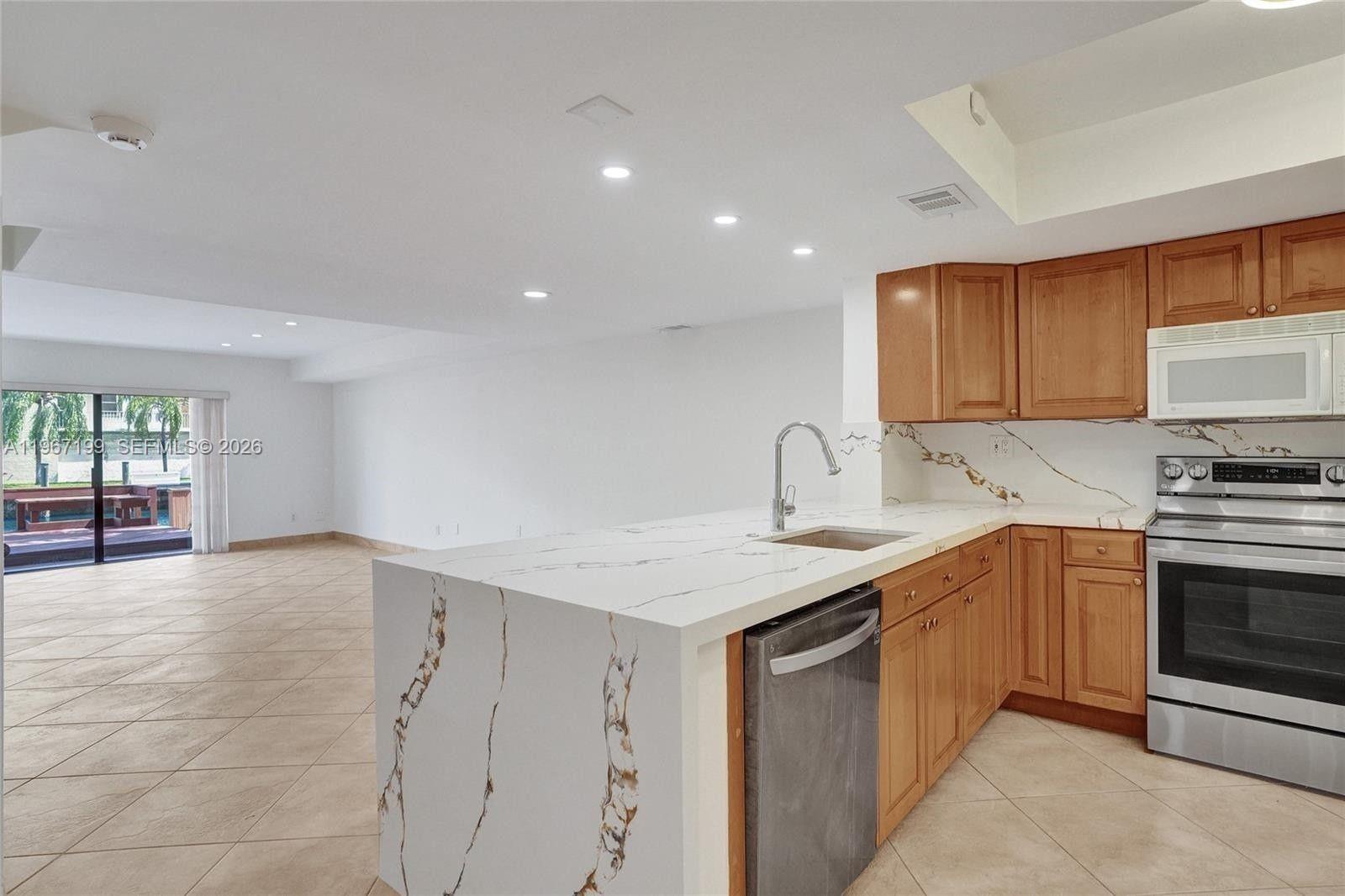 LAKEVIEW TOWNHOUSES CONDO - Residential