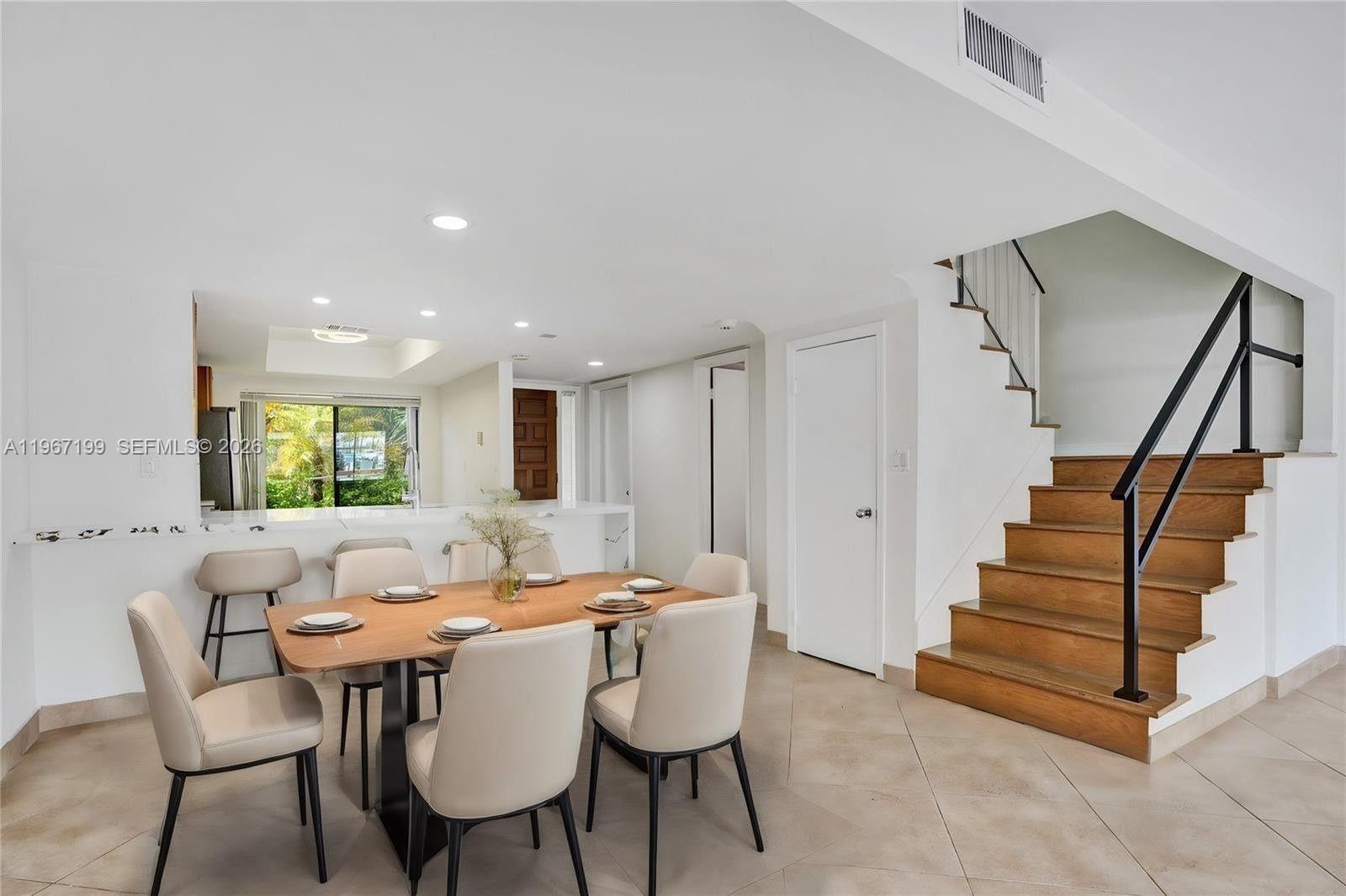 LAKEVIEW TOWNHOUSES CONDO - Residential