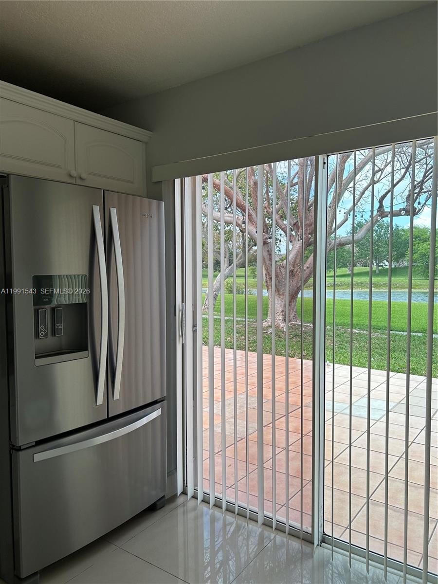 VIZCAYA AT THE HAMMOCKS 1 - Residential Lease
