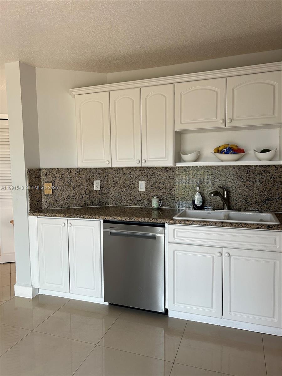 VIZCAYA AT THE HAMMOCKS 1 - Residential Lease