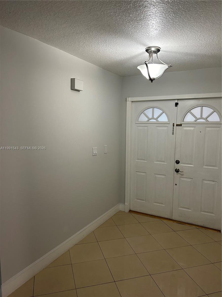 VIZCAYA AT THE HAMMOCKS 1 - Residential Lease