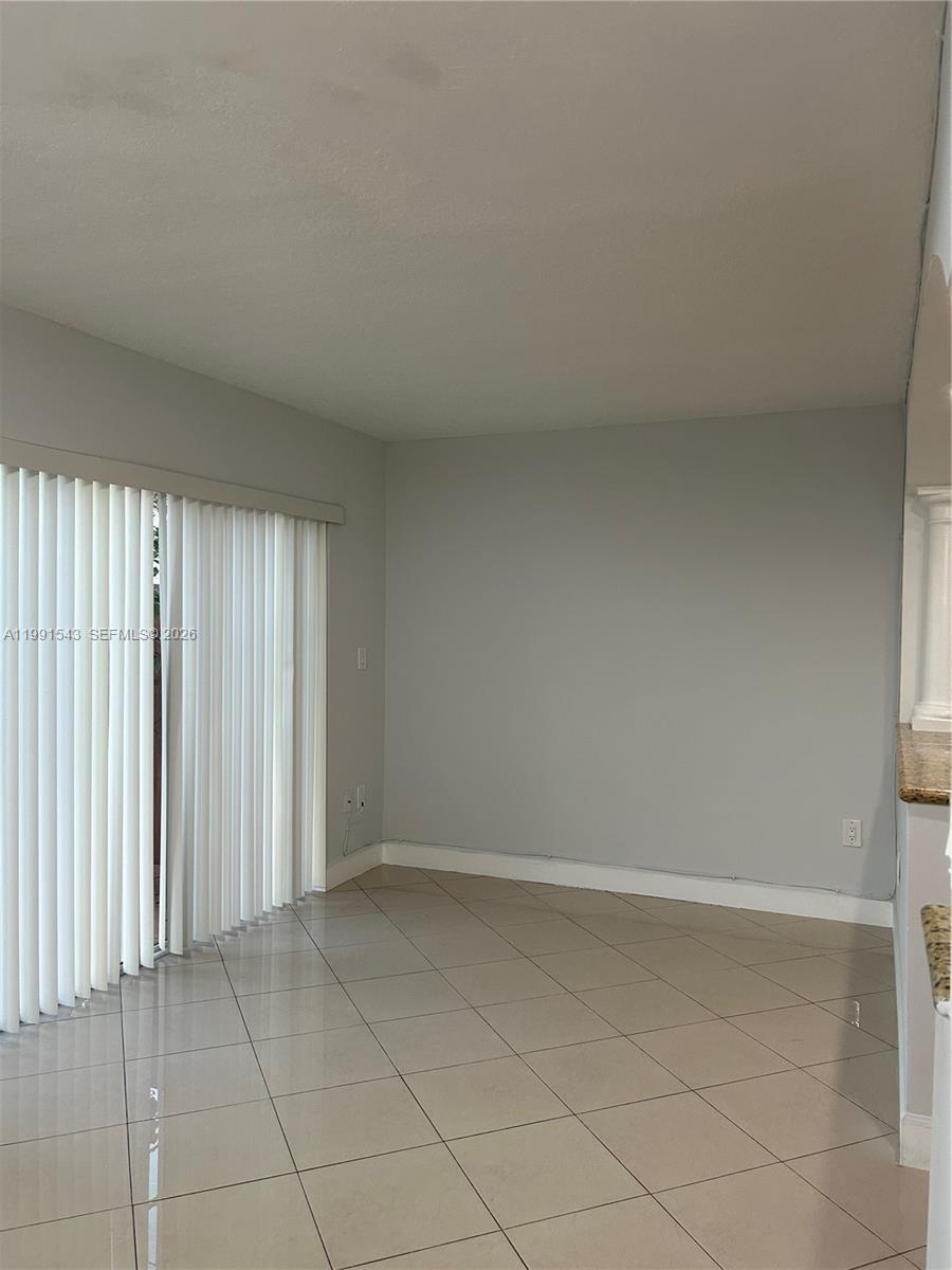 VIZCAYA AT THE HAMMOCKS 1 - Residential Lease