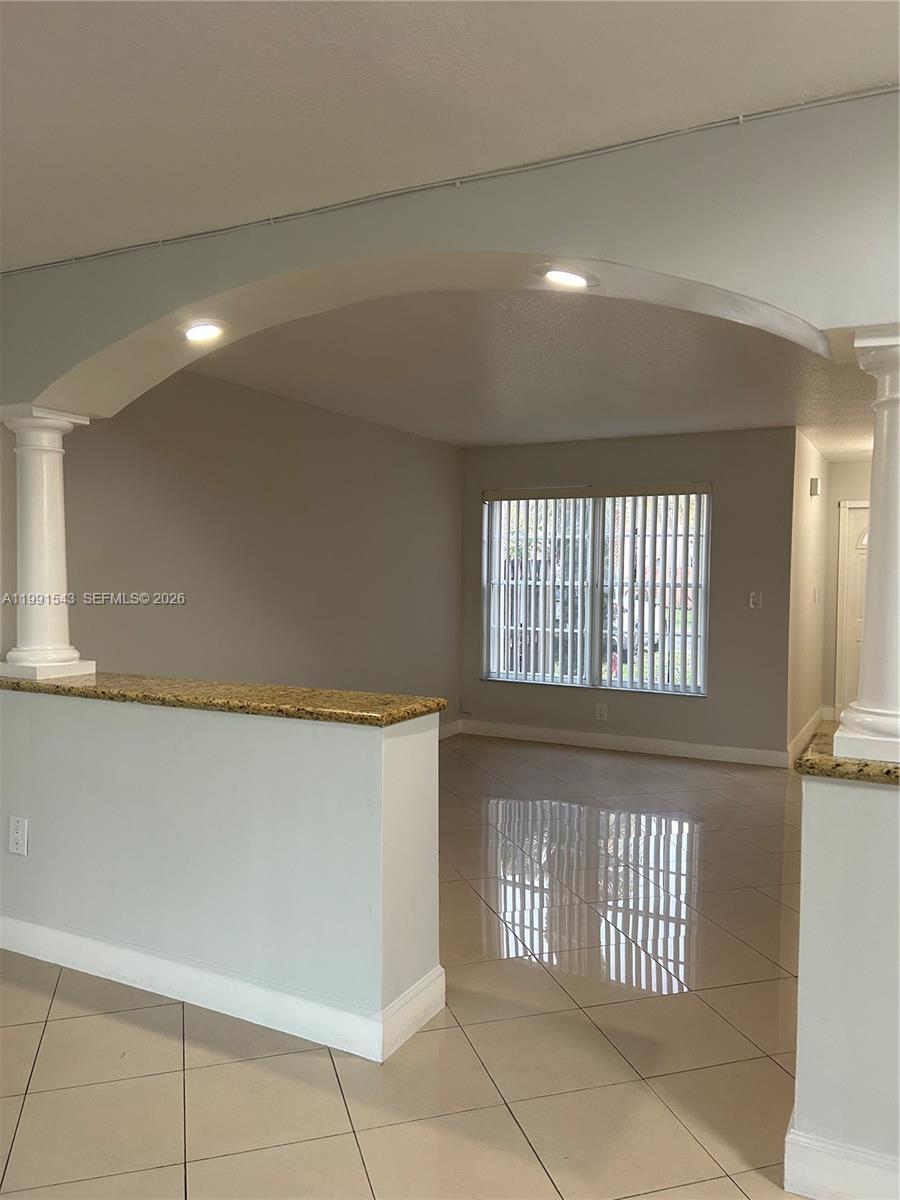 VIZCAYA AT THE HAMMOCKS 1 - Residential Lease
