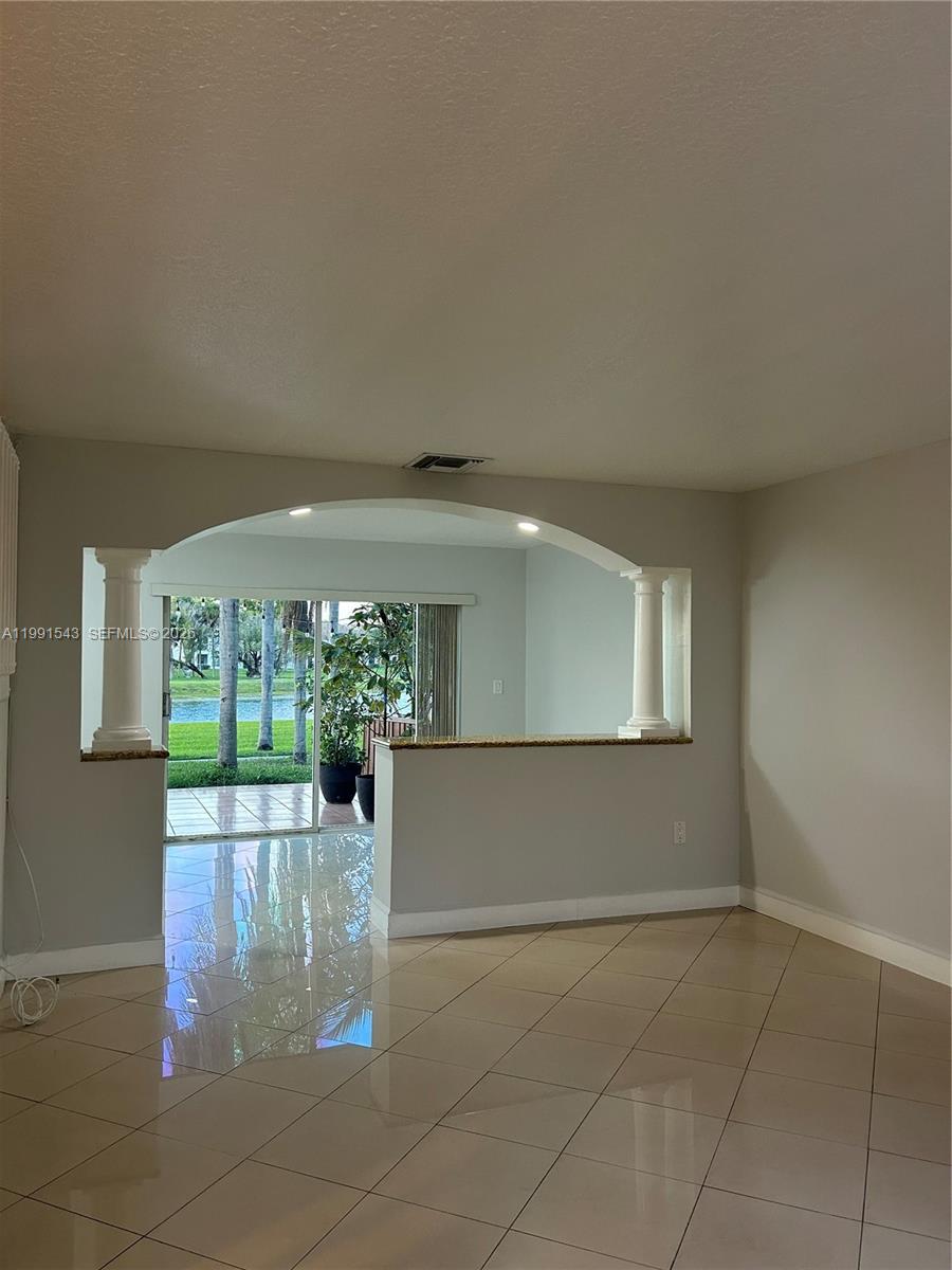 VIZCAYA AT THE HAMMOCKS 1 - Residential Lease