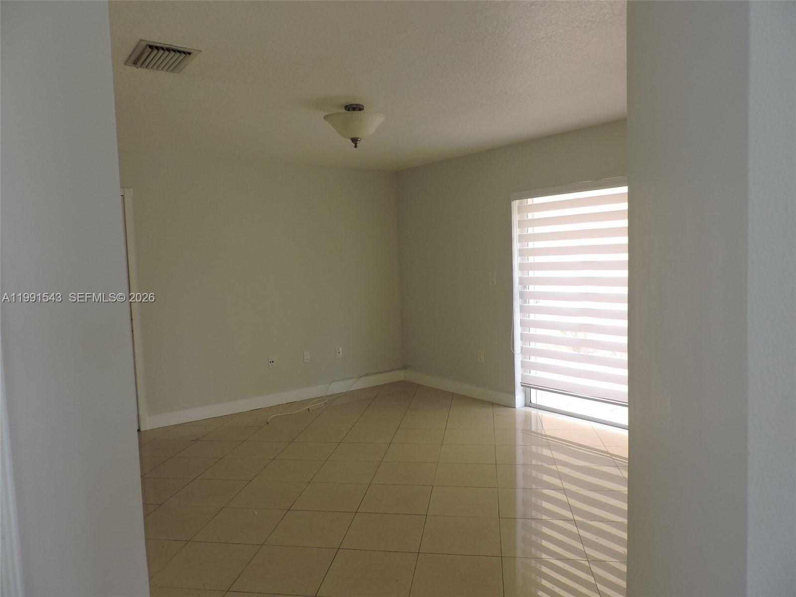 VIZCAYA AT THE HAMMOCKS 1 - Residential Lease