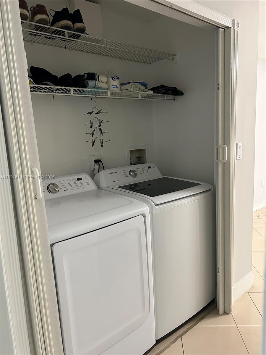 VIZCAYA AT THE HAMMOCKS 1 - Residential Lease