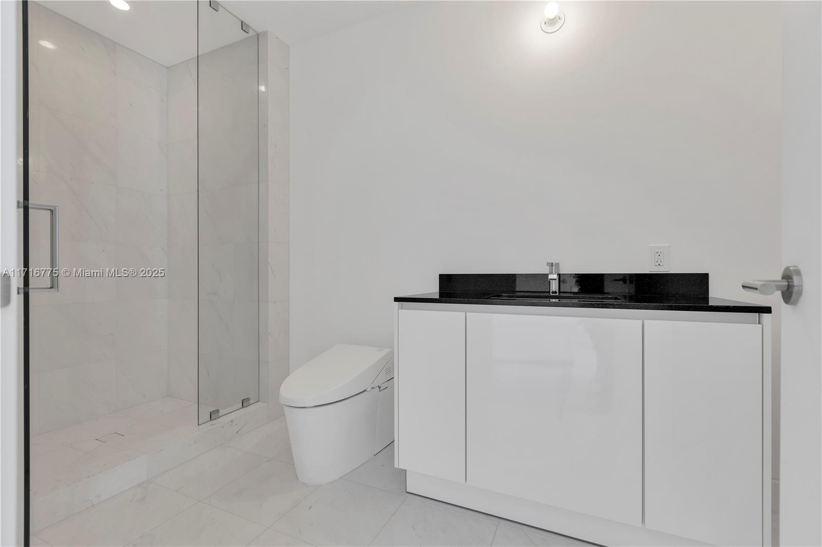 18555 COLLINS AVENUE COND - Residential