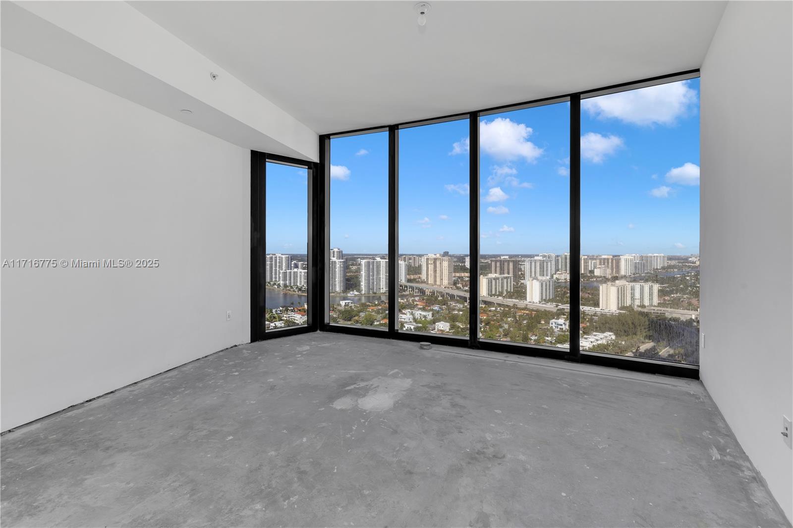 18555 COLLINS AVENUE COND - Residential