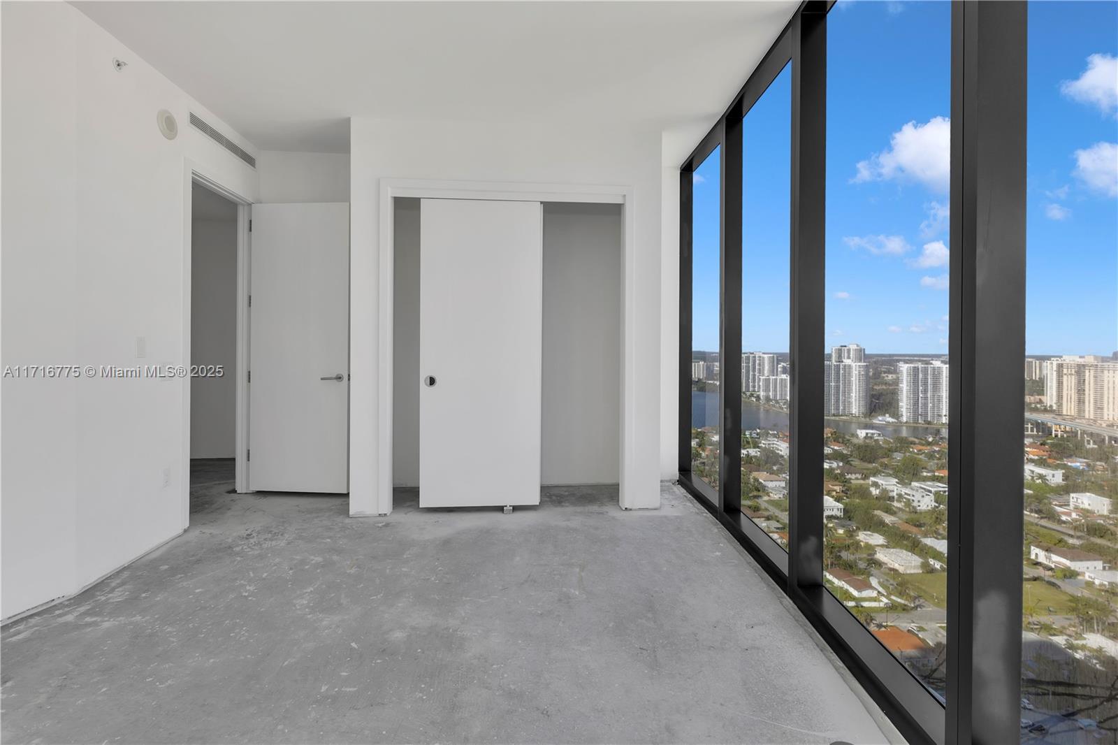 18555 COLLINS AVENUE COND - Residential