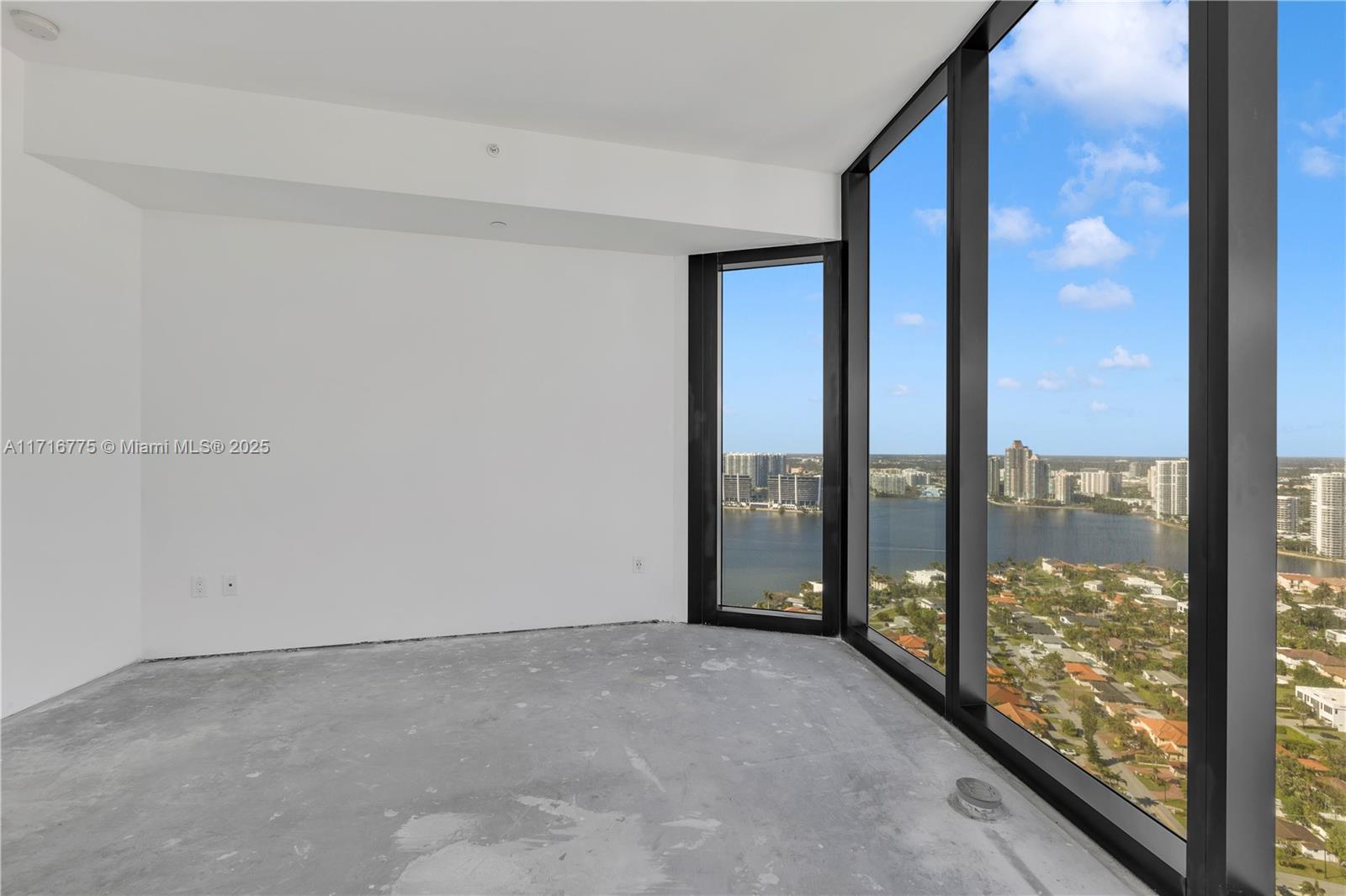 18555 COLLINS AVENUE COND - Residential