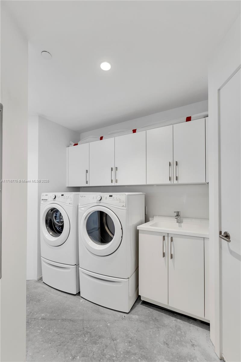 18555 COLLINS AVENUE COND - Residential