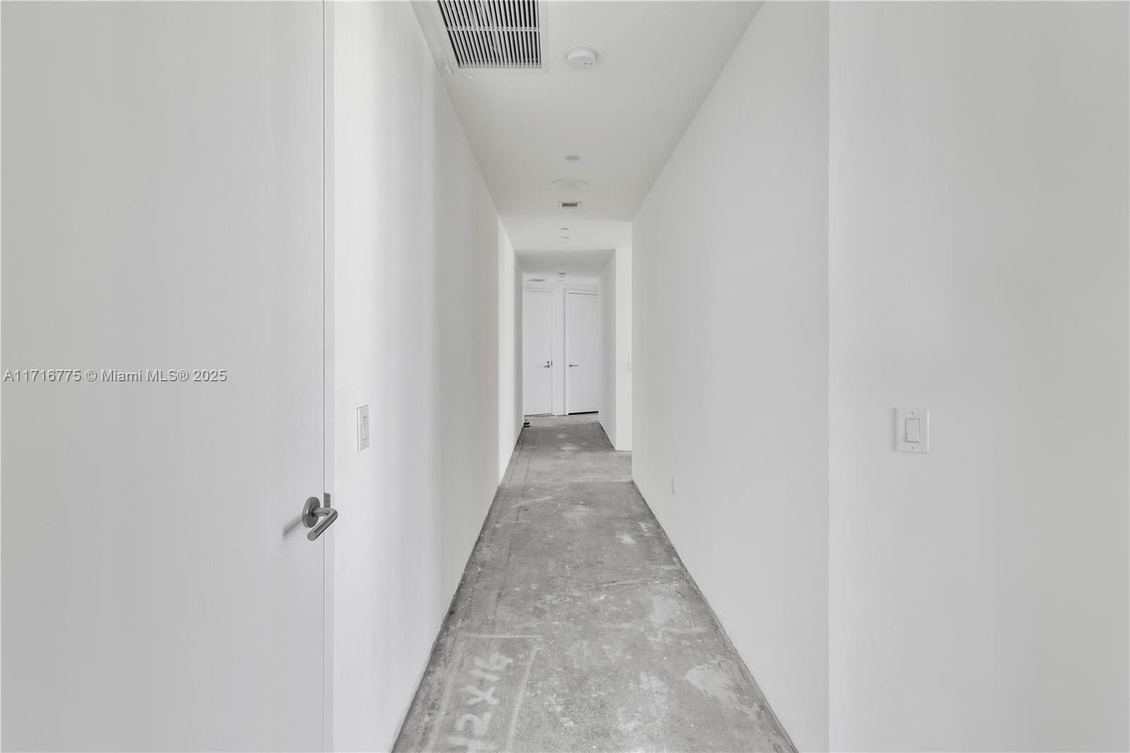 18555 COLLINS AVENUE COND - Residential