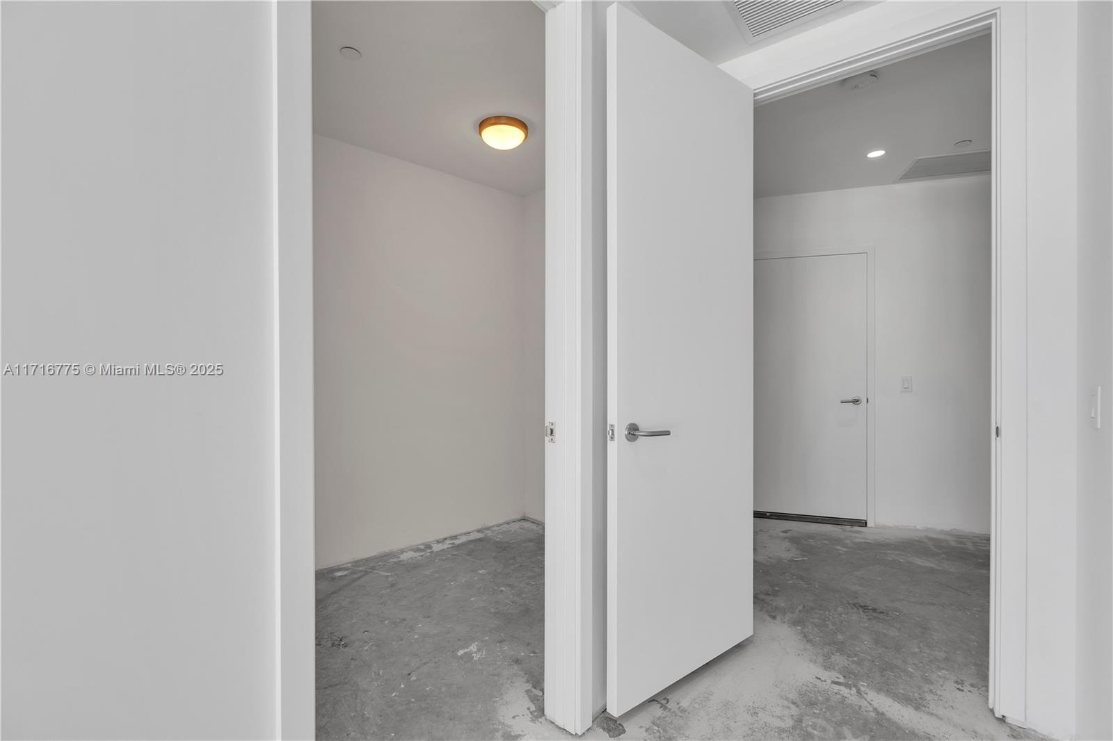 18555 COLLINS AVENUE COND - Residential