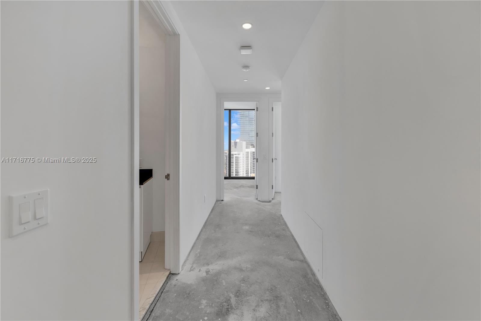 18555 COLLINS AVENUE COND - Residential