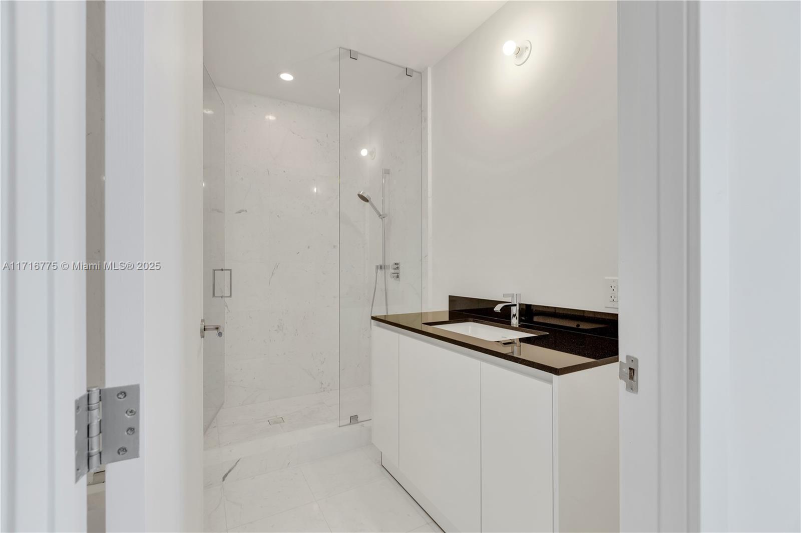 18555 COLLINS AVENUE COND - Residential