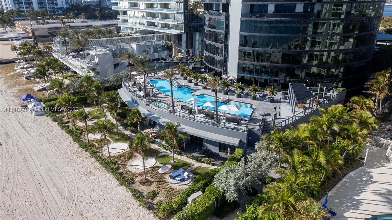 18555 COLLINS AVENUE COND - Residential