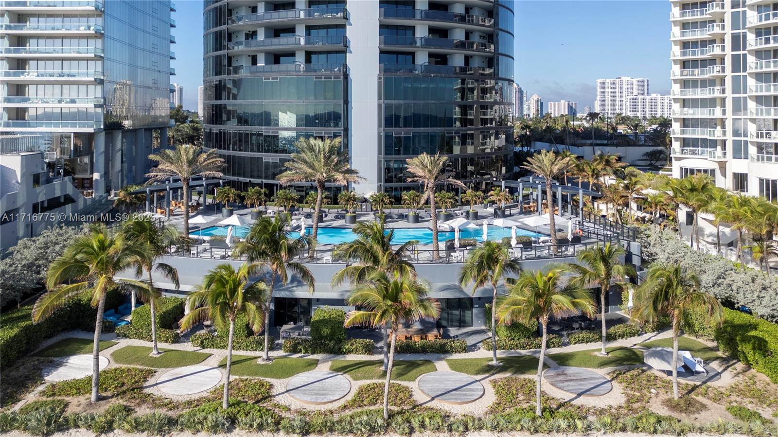 18555 COLLINS AVENUE COND - Residential