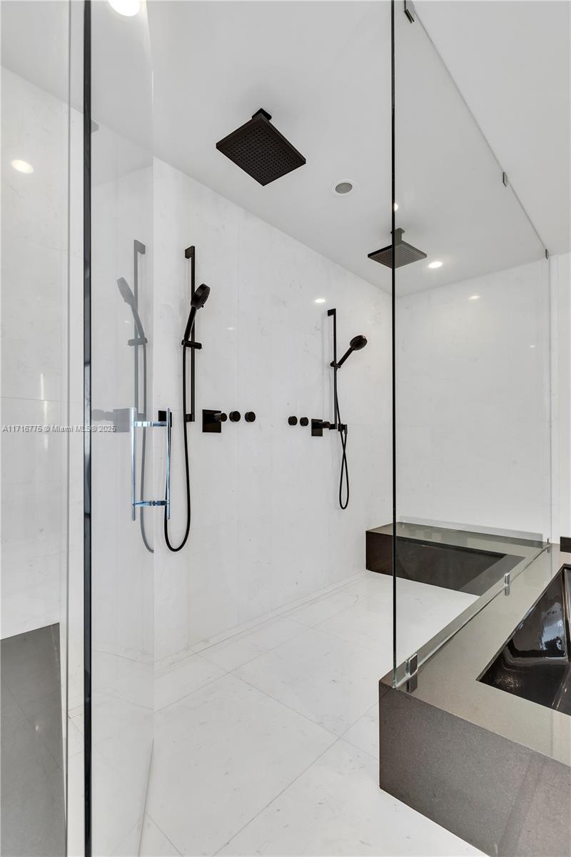 18555 COLLINS AVENUE COND - Residential