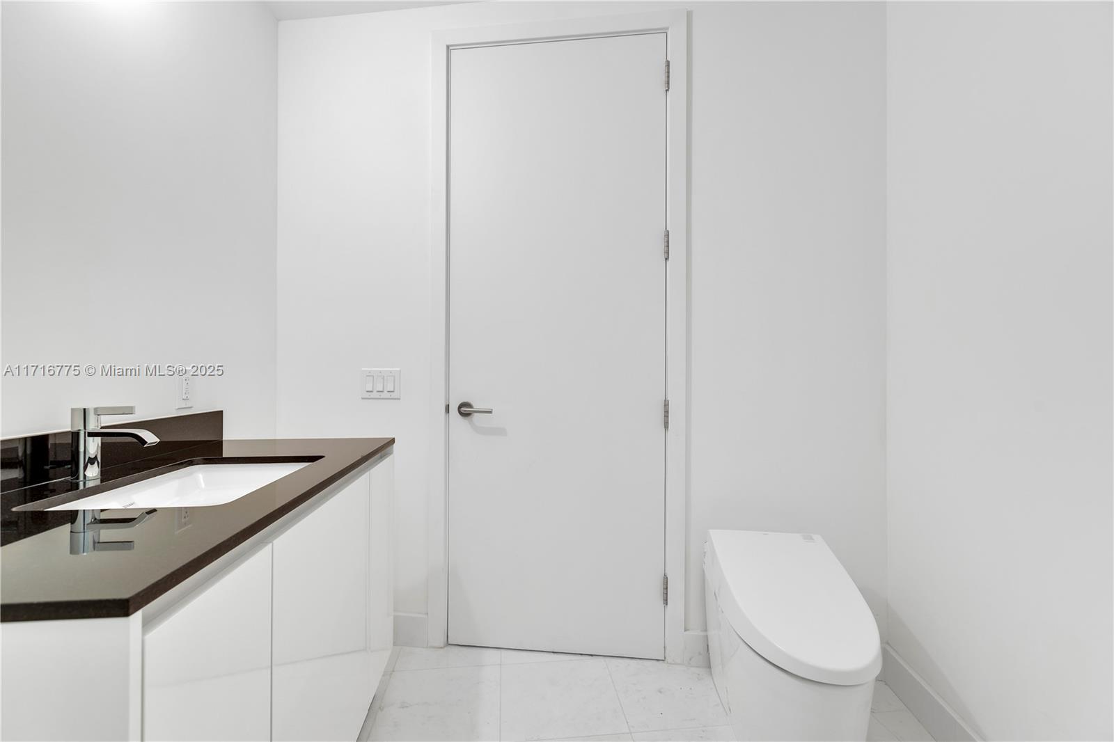 18555 COLLINS AVENUE COND - Residential
