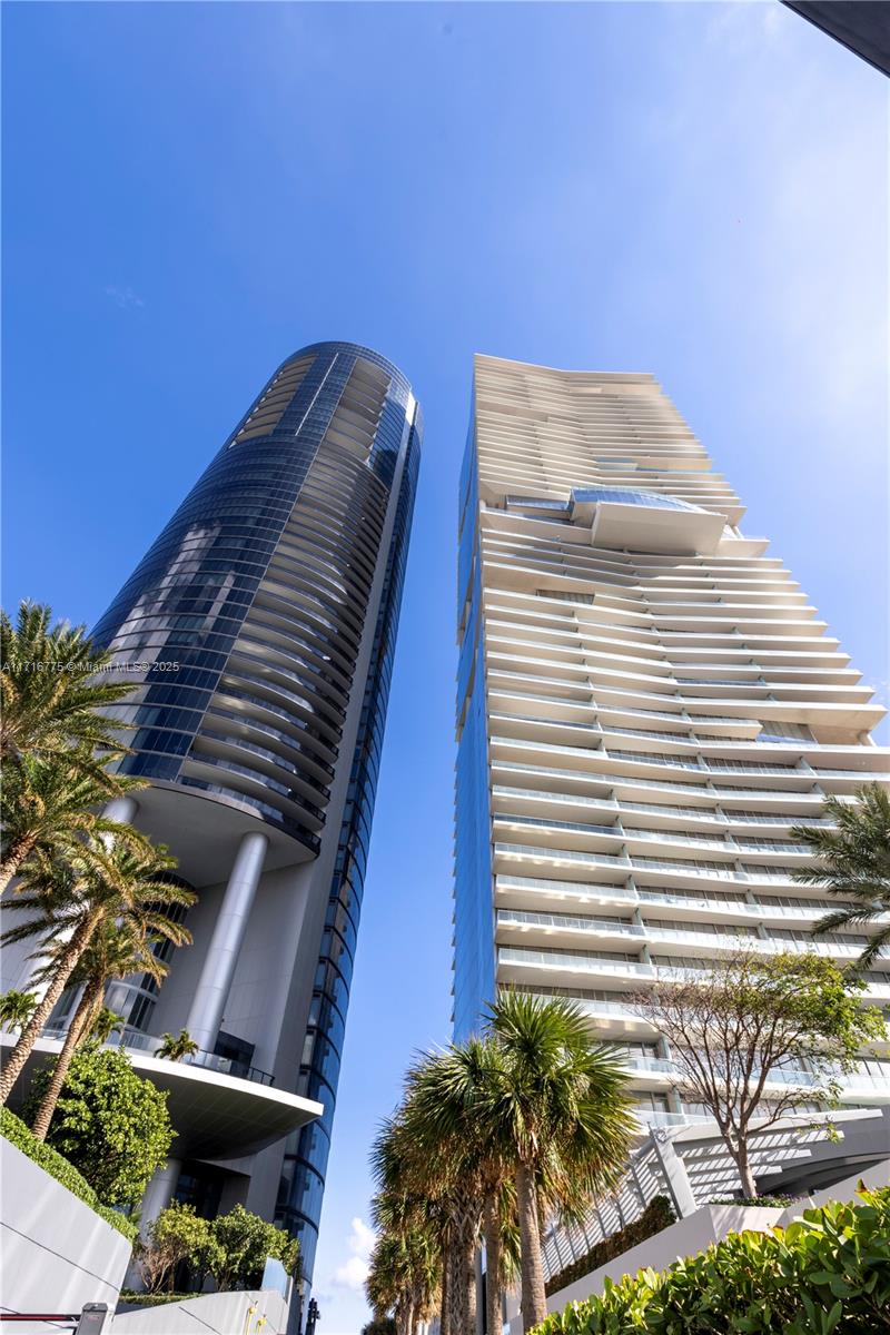 18555 COLLINS AVENUE COND - Residential