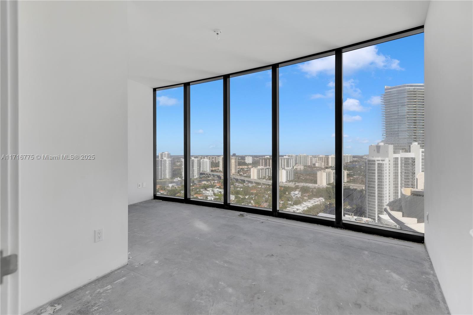 18555 COLLINS AVENUE COND - Residential