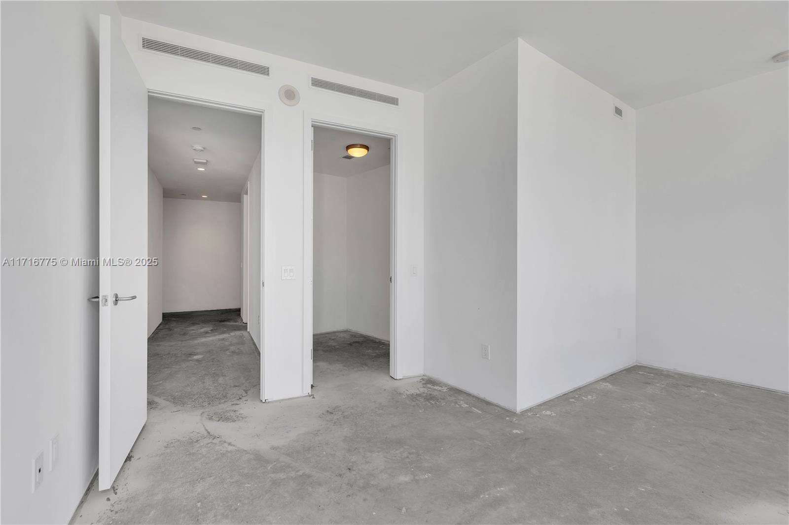 18555 COLLINS AVENUE COND - Residential