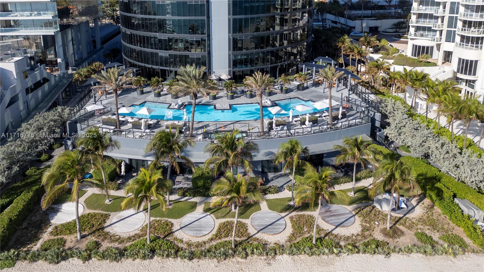 18555 COLLINS AVENUE COND - Residential